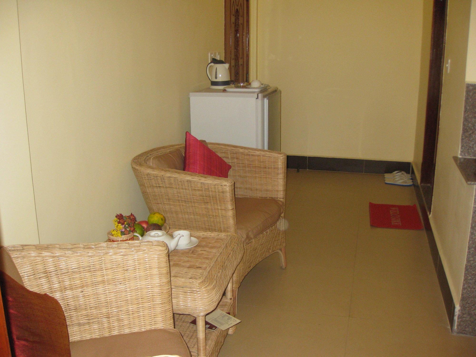 Comfort House Bed and Breakfast Phnom Penh Exteriör bild