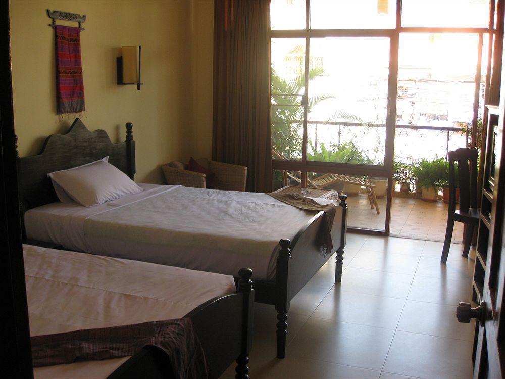 Comfort House Bed and Breakfast Phnom Penh Exteriör bild